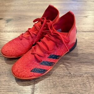 Adidas Predator Freak.3 Boys Demonscale Solar Red indoor soccer turf EUC 2.5